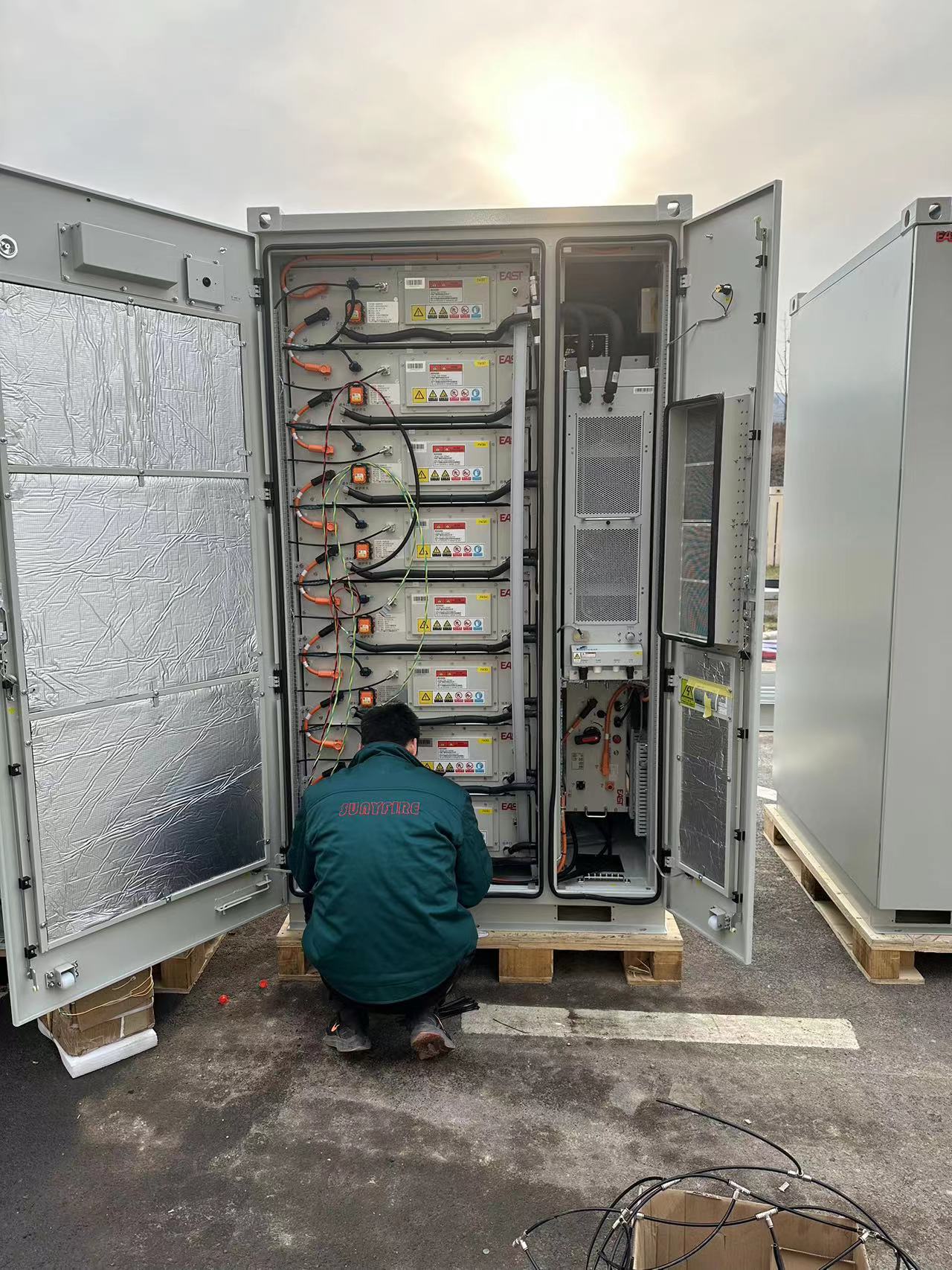 平果儲能項目安裝現(xiàn)場 (2).jpg